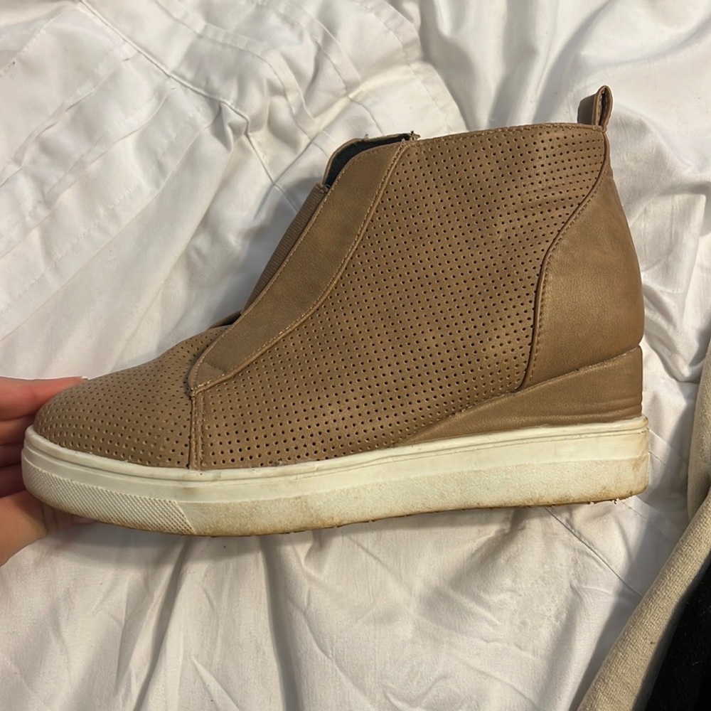 Sneaker wedge shoe